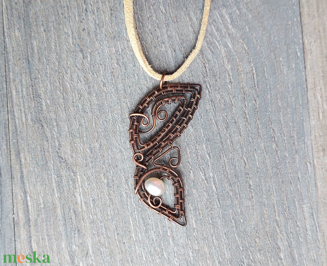 Vörösréz lepkeszársz nyaklánc tenyésztett gyönggyel - ékszer - nyaklánc - medálos nyaklánc - Meska.hu