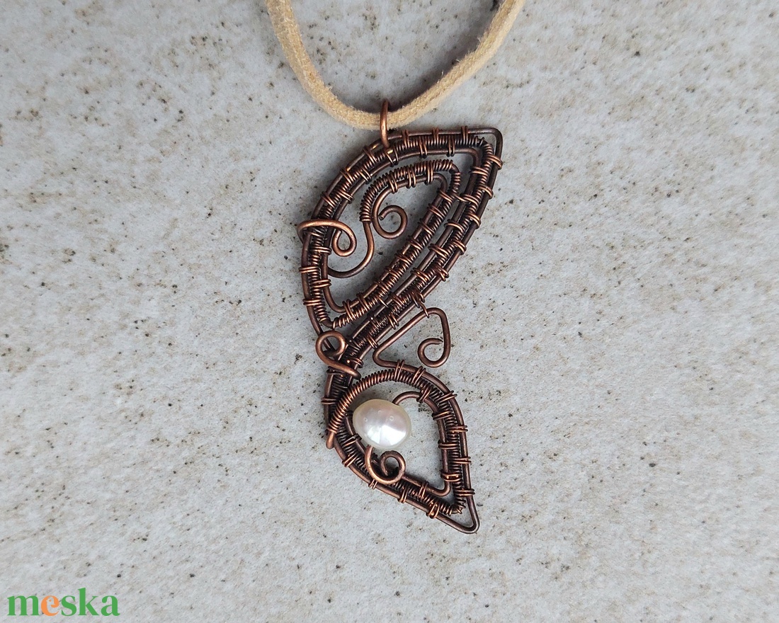 Vörösréz lepkeszársz nyaklánc tenyésztett gyönggyel - ékszer - nyaklánc - medálos nyaklánc - Meska.hu