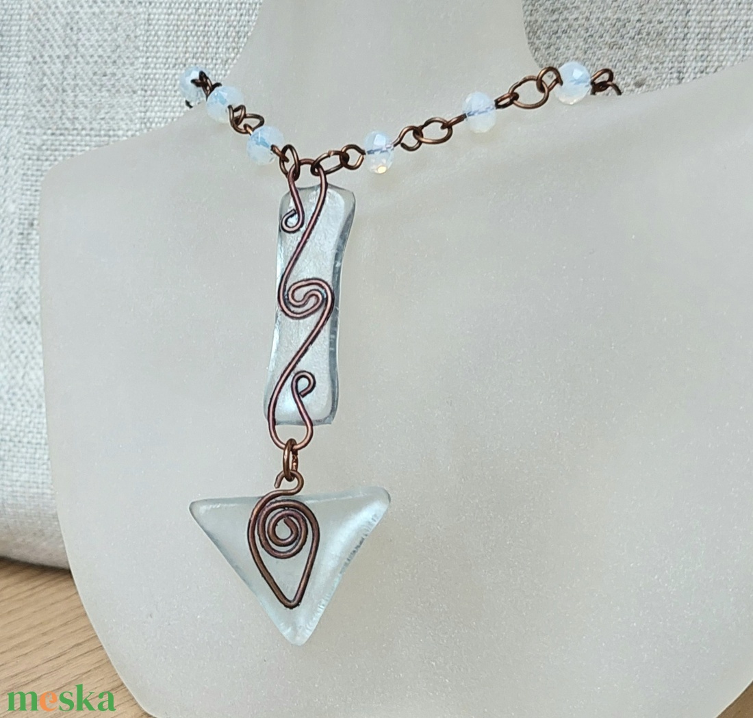 Drót nyaklánc olvasztott üveggel és gyöngyökkel - ékszer - nyaklánc - medálos nyaklánc - Meska.hu