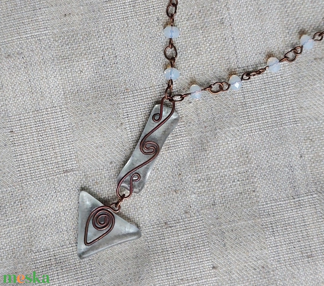 Drót nyaklánc olvasztott üveggel és gyöngyökkel - ékszer - nyaklánc - medálos nyaklánc - Meska.hu