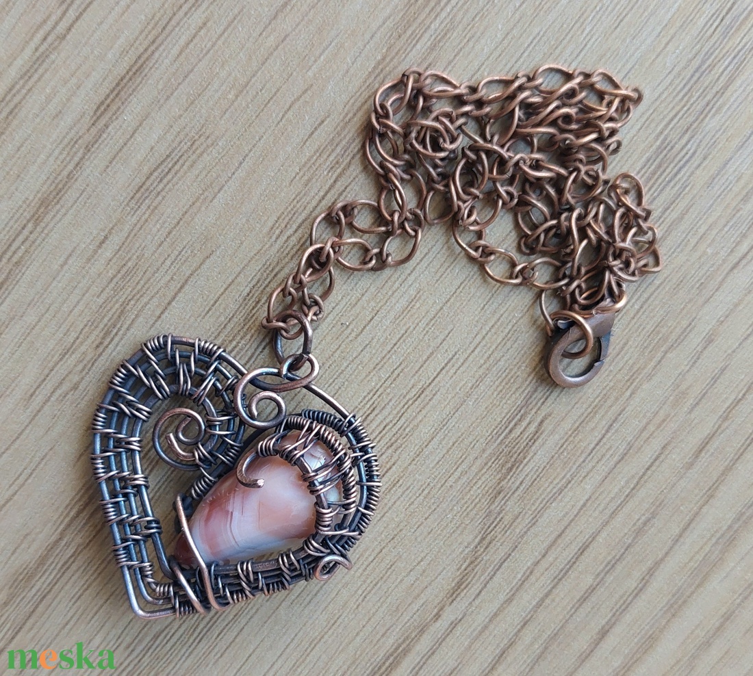 Szív alakú vörösréz nyaklánc achát kővel - ékszer - nyaklánc - medálos nyaklánc - Meska.hu