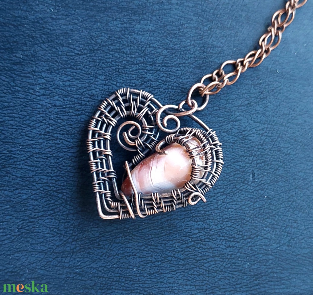 Szív alakú vörösréz nyaklánc achát kővel - ékszer - nyaklánc - medálos nyaklánc - Meska.hu