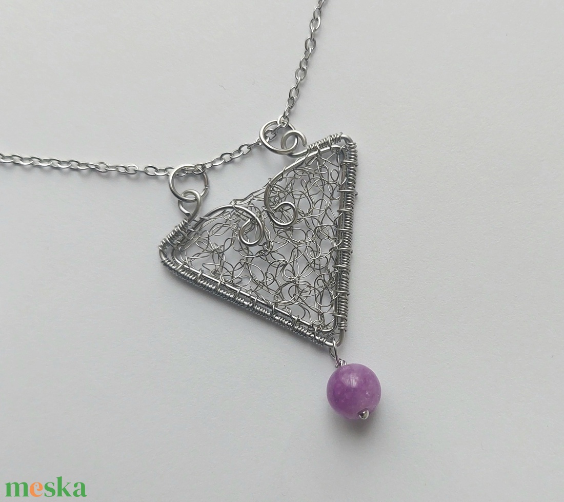 Horgolt acél nyaklánc lila turmalin ásvány golyóval - ékszer - nyaklánc - medálos nyaklánc - Meska.hu