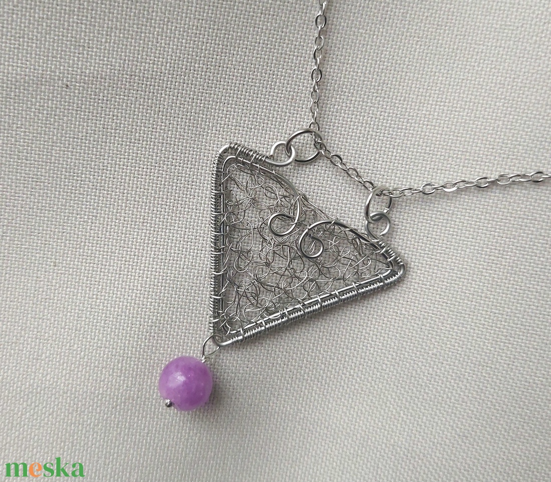 Horgolt acél nyaklánc lila turmalin ásvány golyóval - ékszer - nyaklánc - medálos nyaklánc - Meska.hu