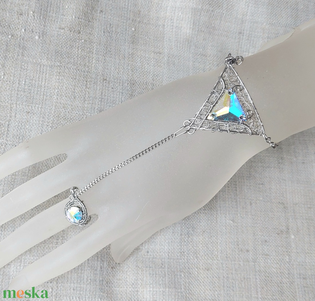 Színjátszó swarovski köves acél kézékszer - ékszer - karkötő - kézfej karkötő - Meska.hu