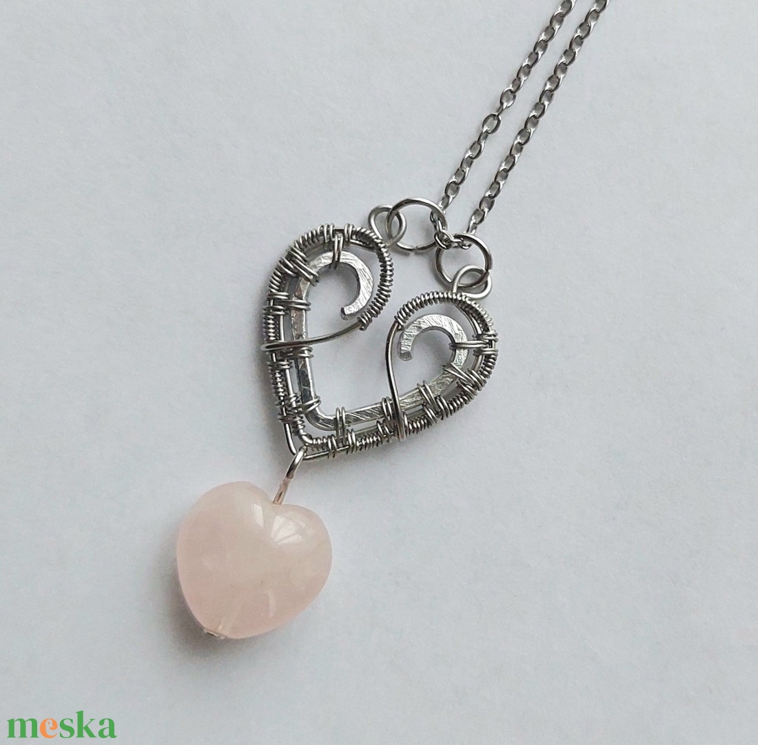 Acél és alumínium nyaklánc rózsakvarc szívvel - ékszer - nyaklánc - medálos nyaklánc - Meska.hu