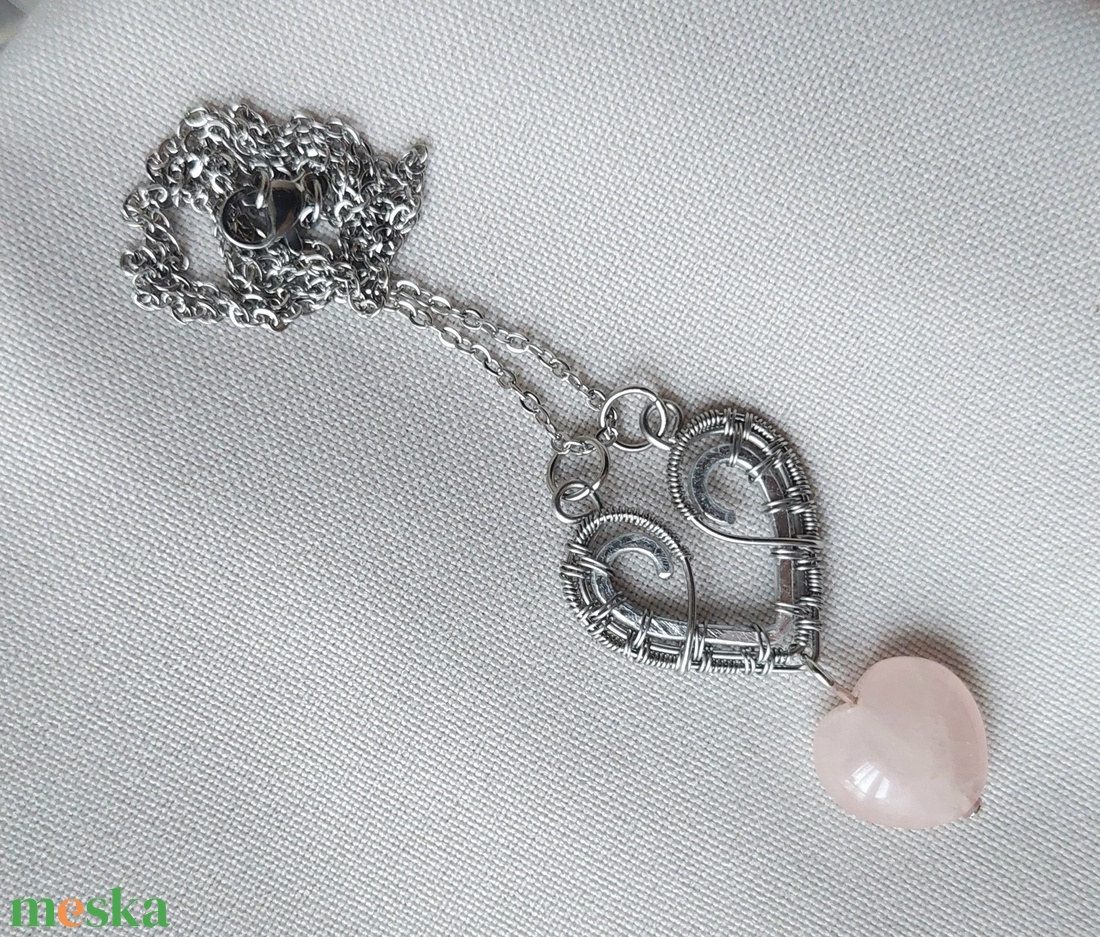Acél és alumínium nyaklánc rózsakvarc szívvel - ékszer - nyaklánc - medálos nyaklánc - Meska.hu