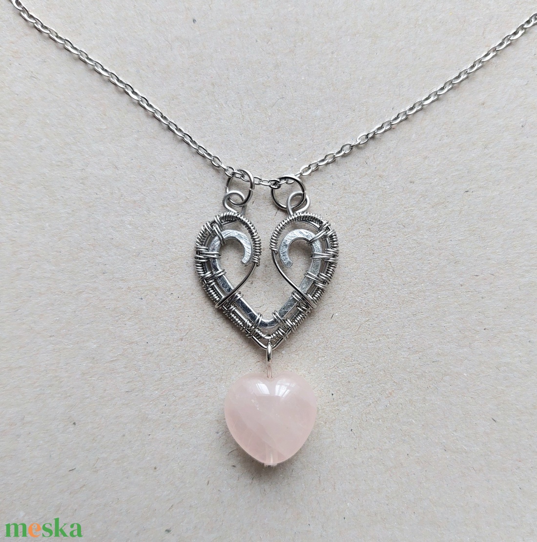 Acél és alumínium nyaklánc rózsakvarc szívvel - ékszer - nyaklánc - medálos nyaklánc - Meska.hu