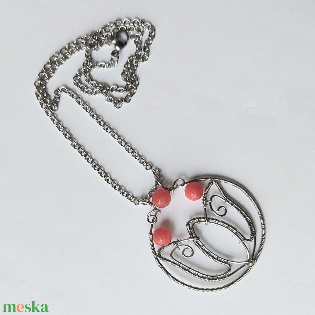 Acél tulipán nyaklánc piros jáde ásvány golyókkal - ékszer - nyaklánc - medálos nyaklánc - Meska.hu