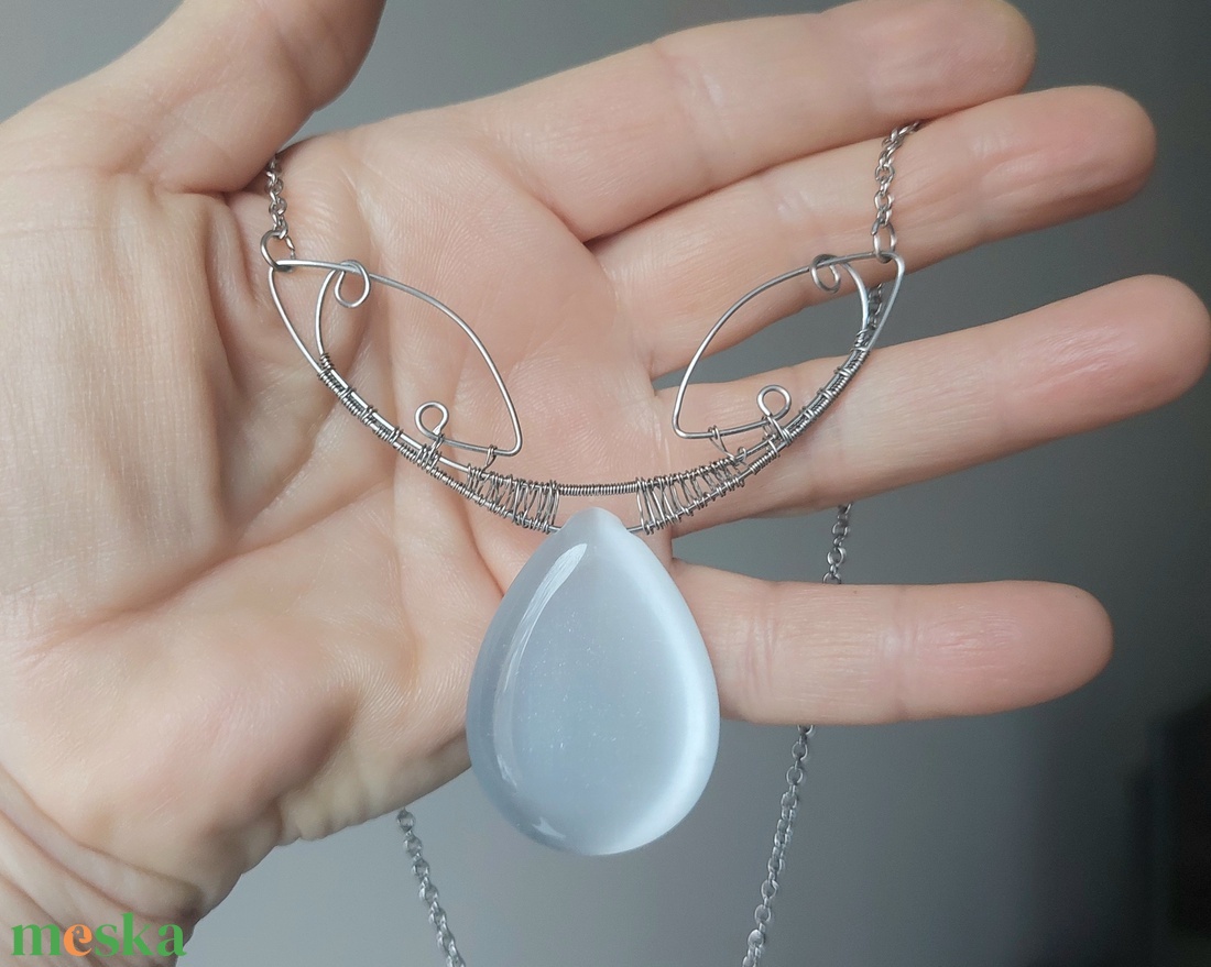 Acél nyaklánc fehér macskaszem kővel - ékszer - nyaklánc - medálos nyaklánc - Meska.hu