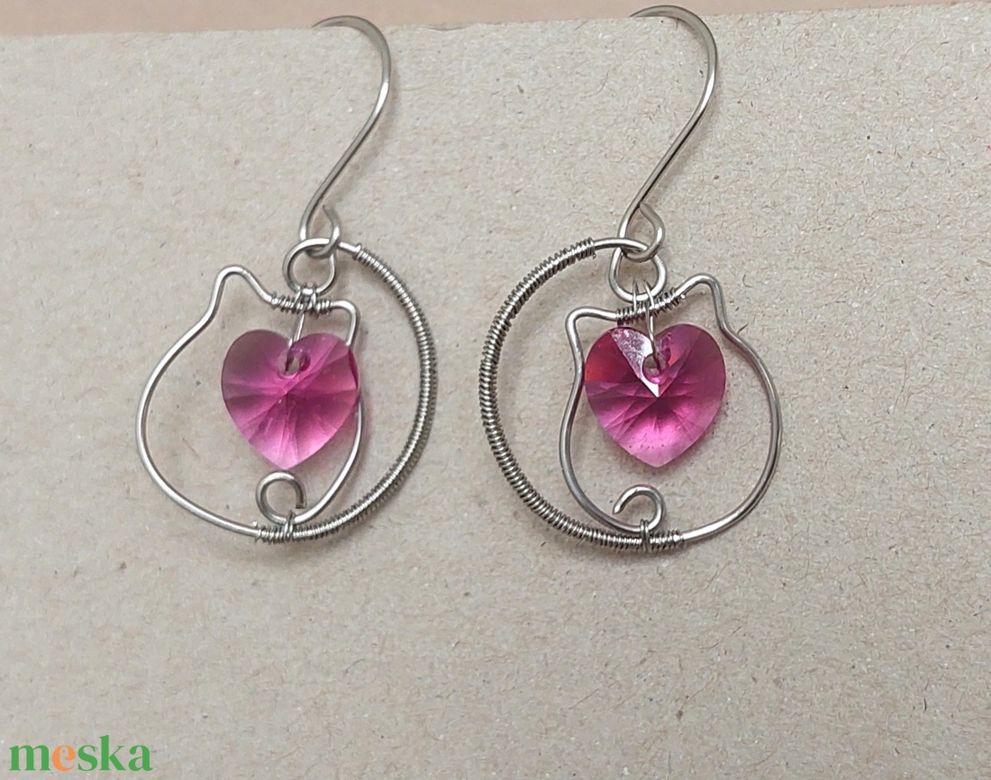 Acél cicás fülbevaló swarovski kristállyal - ékszer - fülbevaló - lógó fülbevaló - Meska.hu