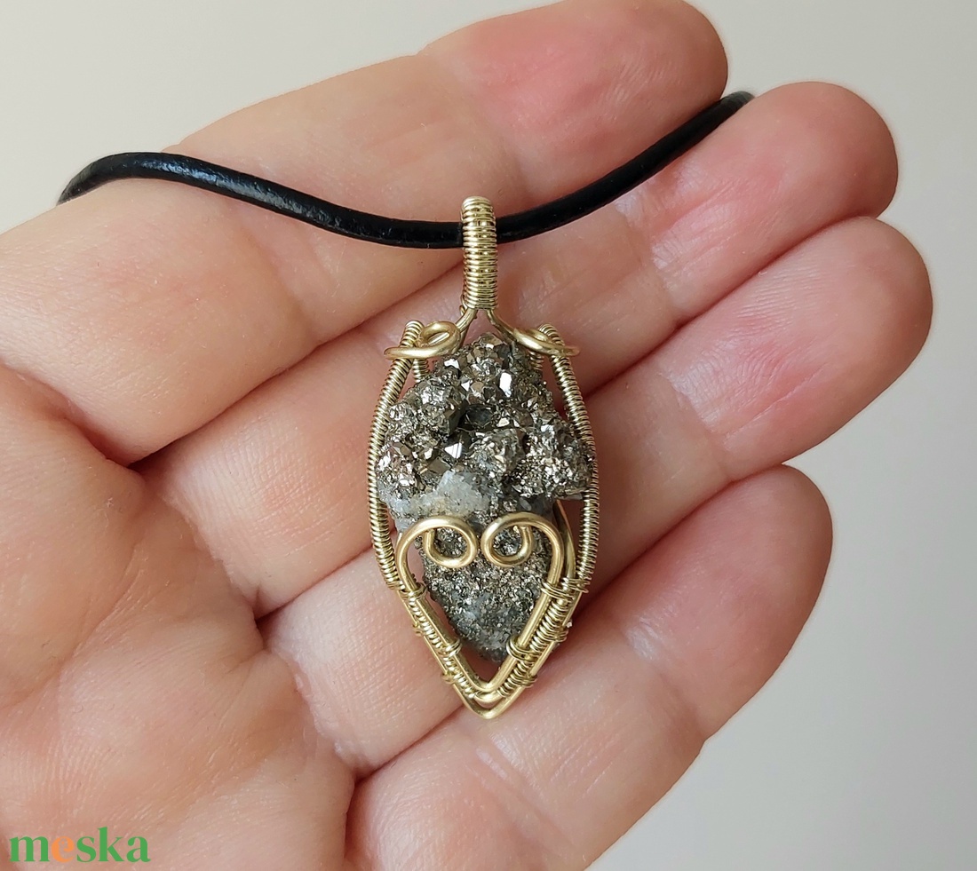 Pirit ásvány nyaklánc - ékszer - nyaklánc - medálos nyaklánc - Meska.hu