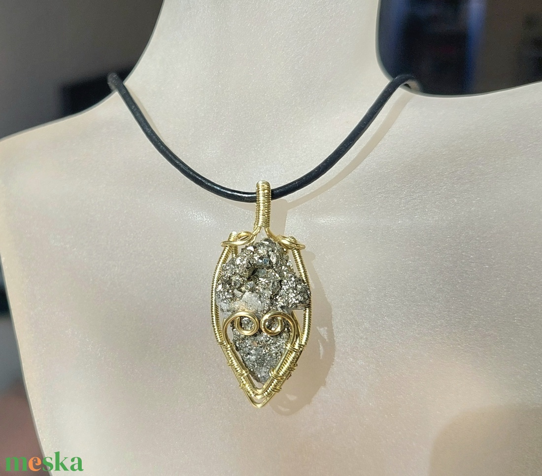 Pirit ásvány nyaklánc - ékszer - nyaklánc - medálos nyaklánc - Meska.hu