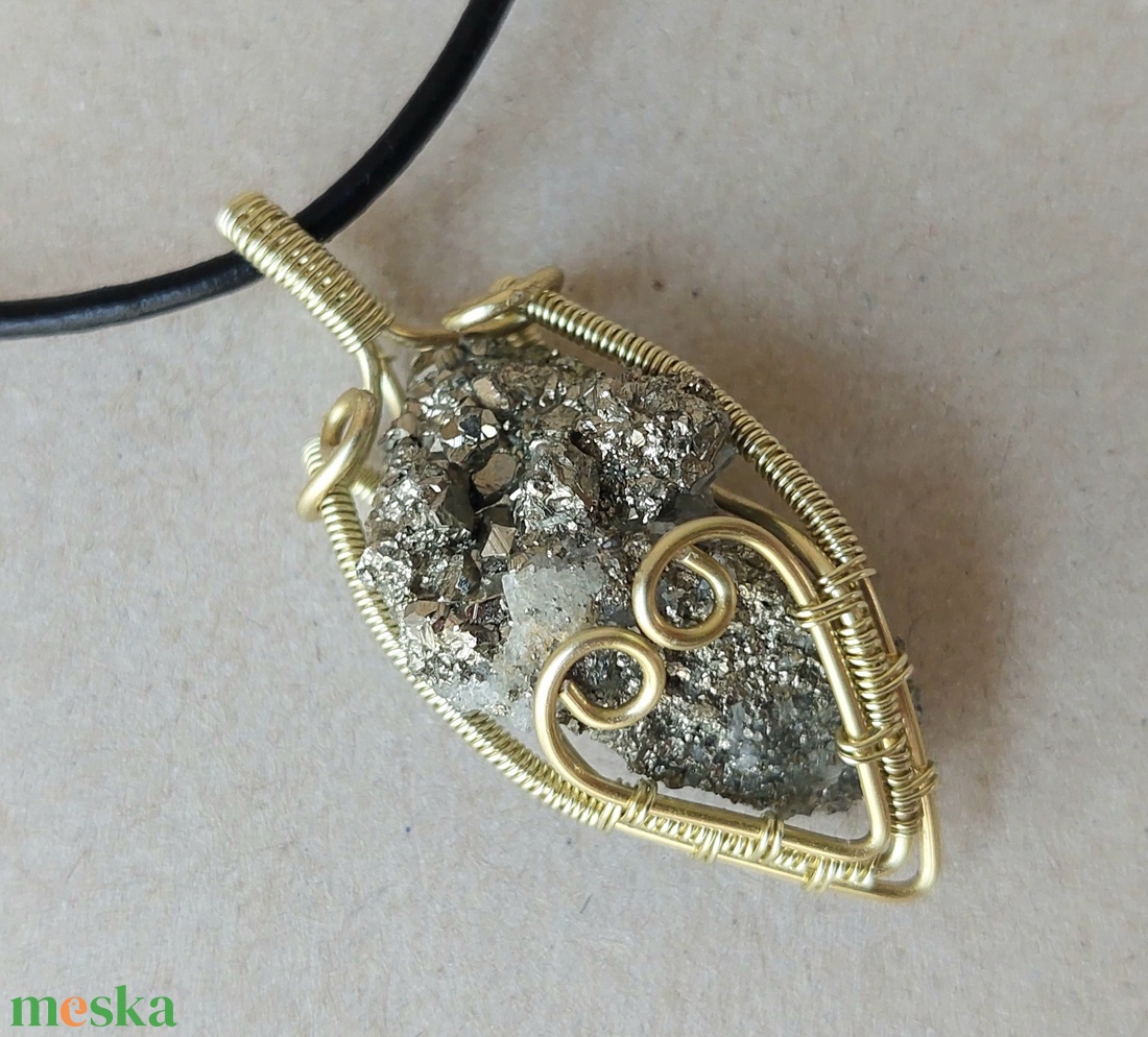 Pirit ásvány nyaklánc - ékszer - nyaklánc - medálos nyaklánc - Meska.hu