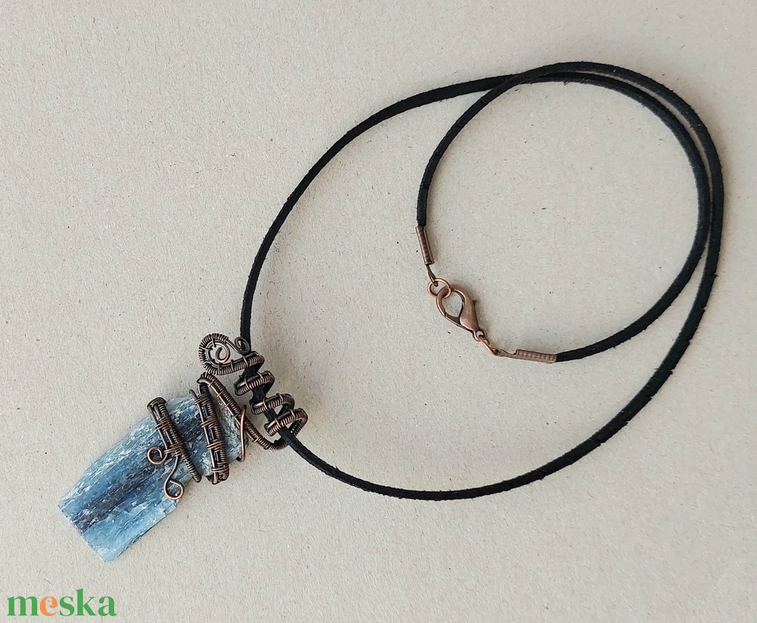 Vörösréz nyaklánc nyers kianit ásvány kővel - ékszer - nyaklánc - medálos nyaklánc - Meska.hu