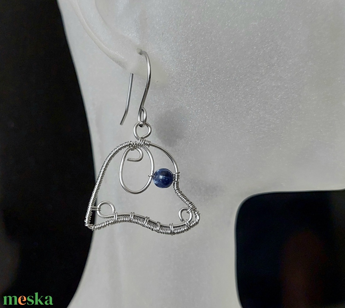 Acél kutya fülbevaló szodalit ásvány golyóval - ékszer - fülbevaló - lógó fülbevaló - Meska.hu