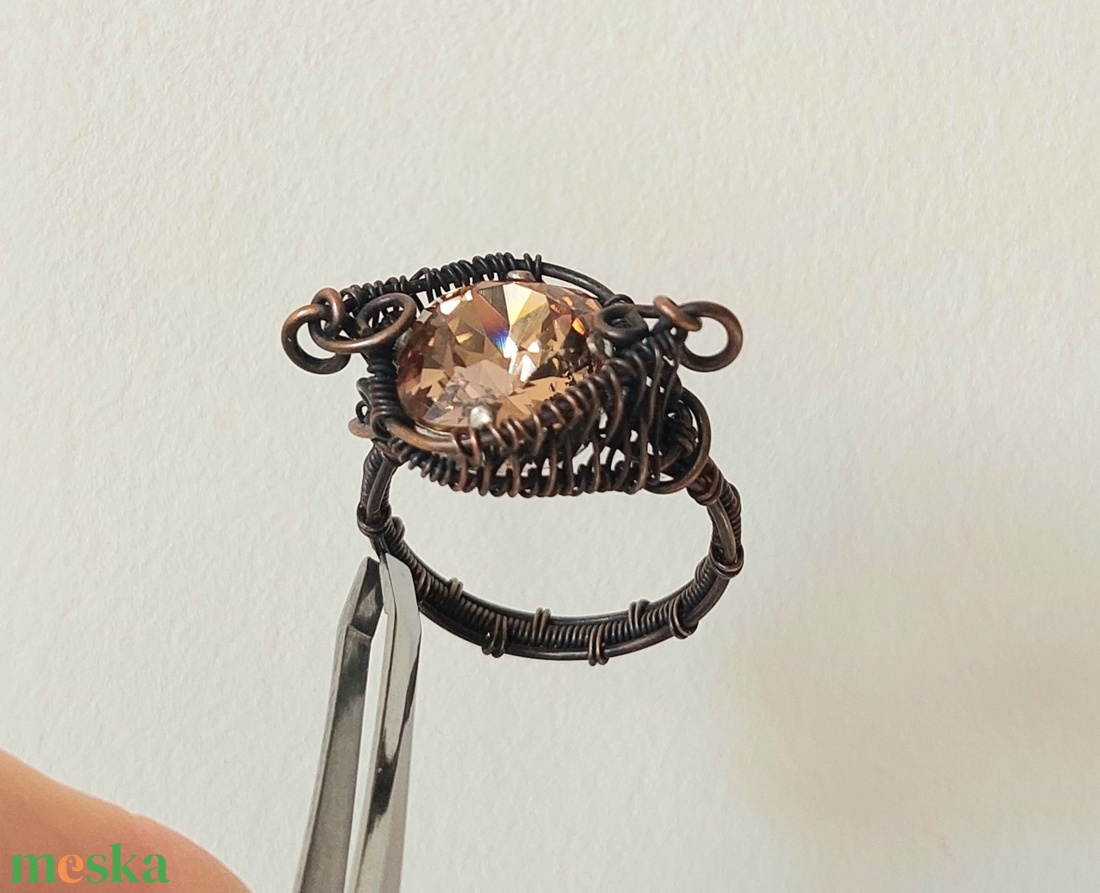 Feltűnő vörösréz gyűrű swarovski kristállyal - ékszer - gyűrű - statement gyűrű - Meska.hu