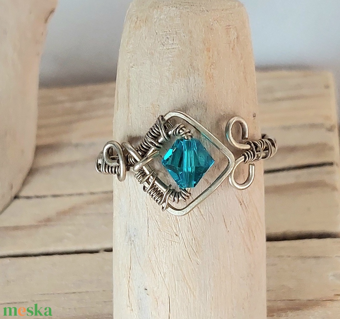 Antikolt alpakka gyűrű swarovski kristállyal - ékszer - gyűrű - statement gyűrű - Meska.hu