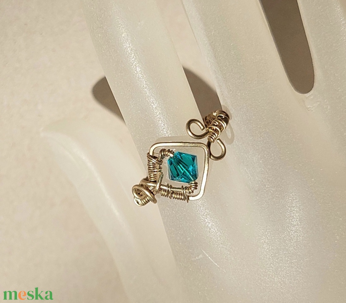 Antikolt alpakka gyűrű swarovski kristállyal - ékszer - gyűrű - statement gyűrű - Meska.hu