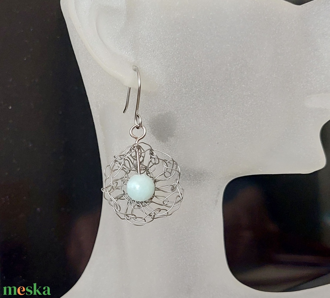 Horgolt acél fülbevaló jáde ásvánnyal - ékszer - fülbevaló - lógó fülbevaló - Meska.hu