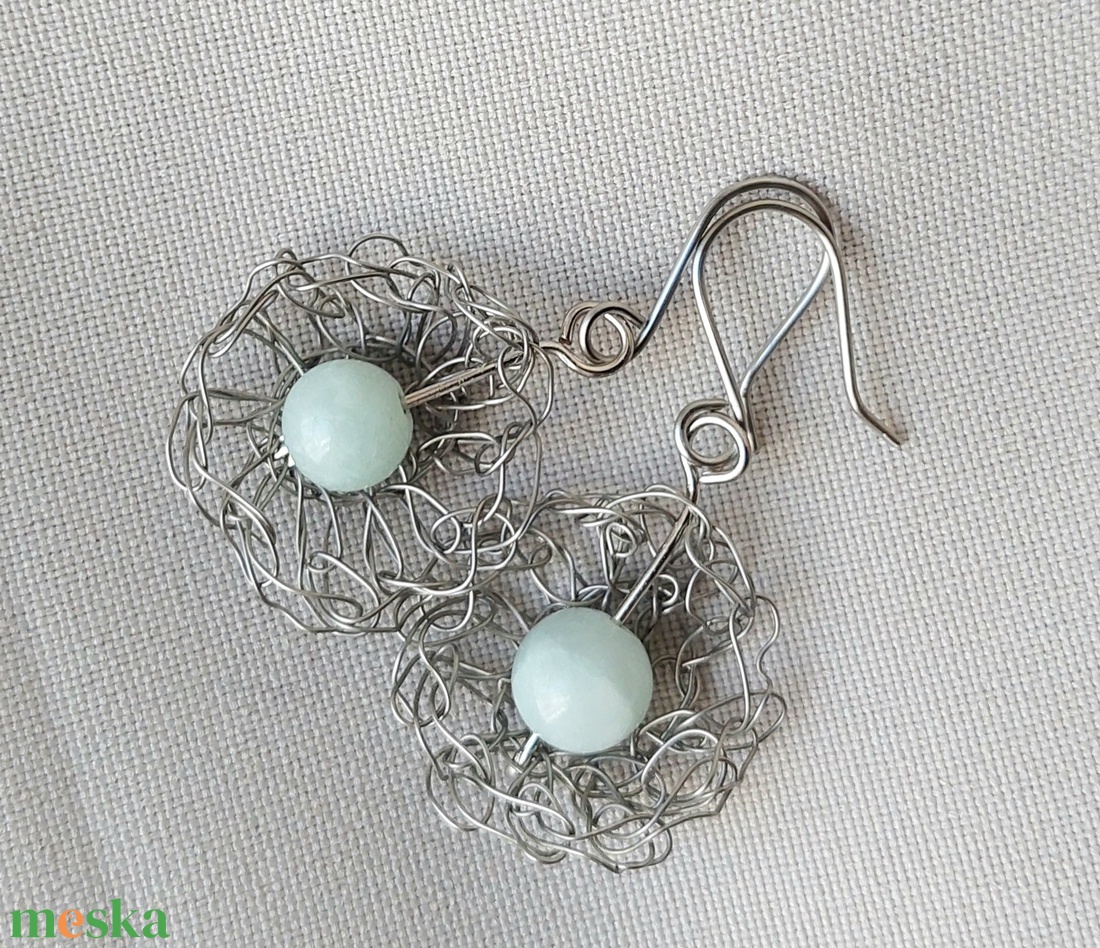 Horgolt acél fülbevaló jáde ásvánnyal - ékszer - fülbevaló - lógó fülbevaló - Meska.hu