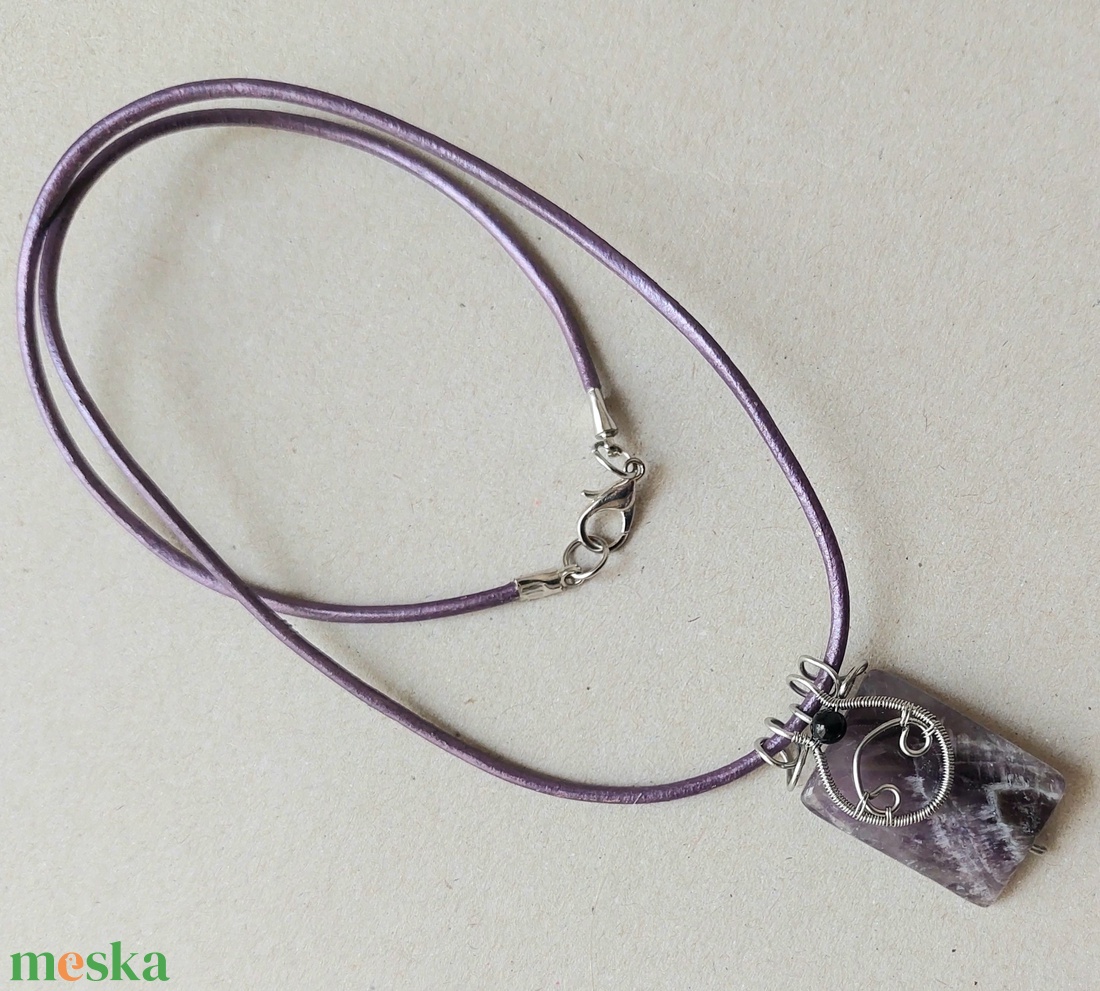 Ametiszt ásvány acél nyaklánc ónix golyóval - ékszer - nyaklánc - medálos nyaklánc - Meska.hu