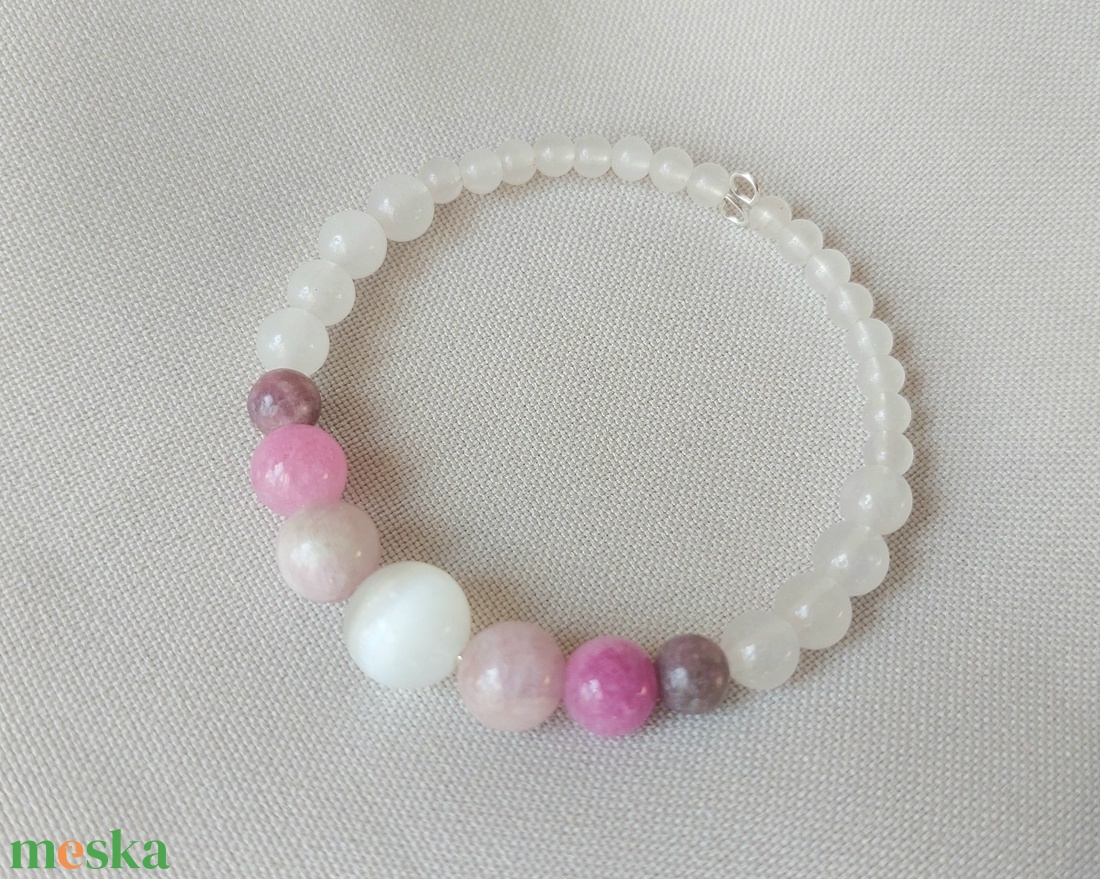 Ásvány karkötő szelenit, kunzit, turmalin, lepidolit és hókvarc kövekkel - ékszer - karkötő - ásványkarkötő - Meska.hu