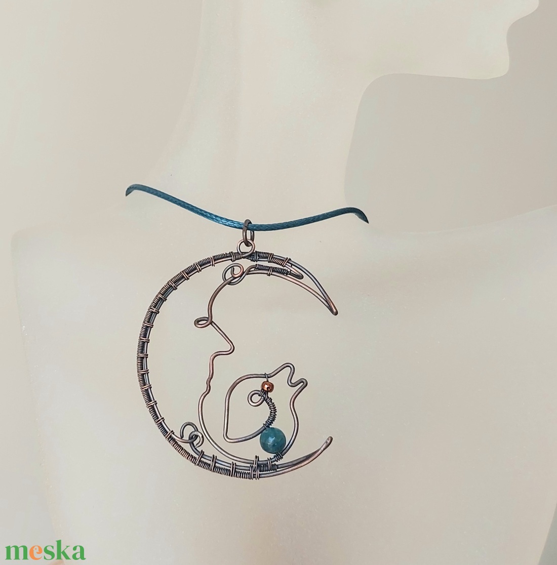 Vörösréz hold és kutya nyaklánc apatit ásvány kővel - ékszer - nyaklánc - medálos nyaklánc - Meska.hu