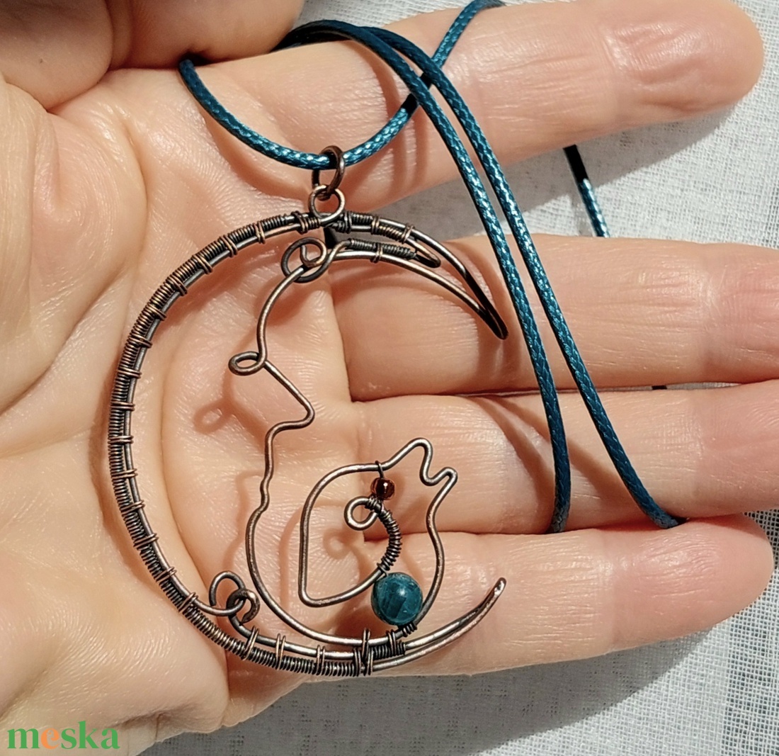 Vörösréz hold és kutya nyaklánc apatit ásvány kővel - ékszer - nyaklánc - medálos nyaklánc - Meska.hu