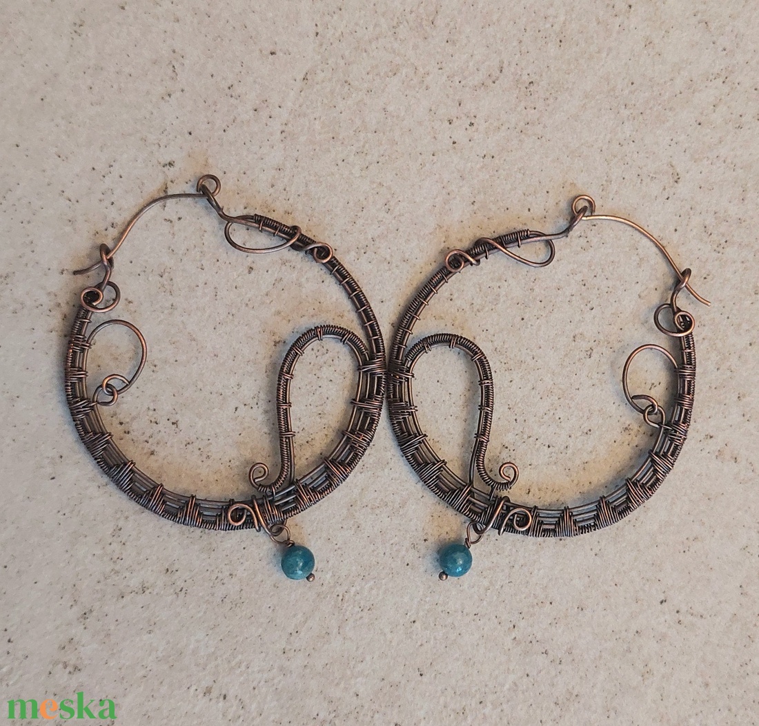 Nagy vörösréz karika fülbevaló apatit ásvány kövekkel - ékszer - fülbevaló - karika fülbevaló - Meska.hu