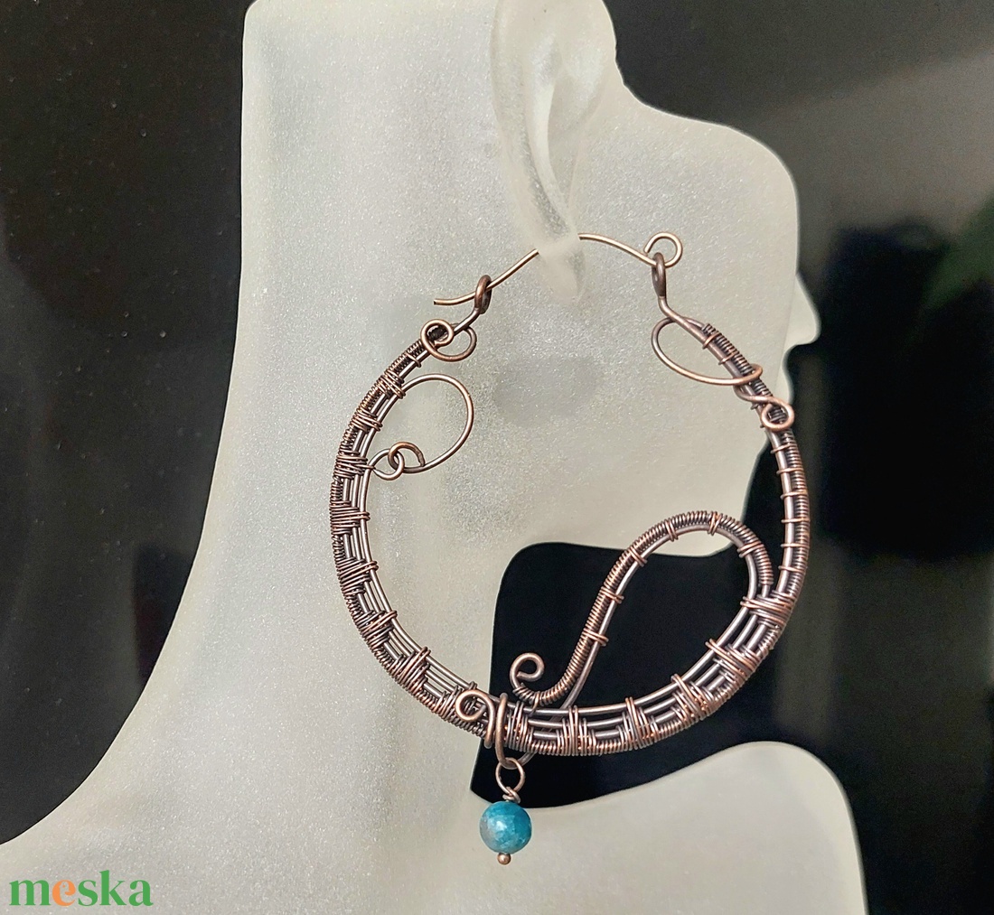 Nagy vörösréz karika fülbevaló apatit ásvány kövekkel - ékszer - fülbevaló - karika fülbevaló - Meska.hu