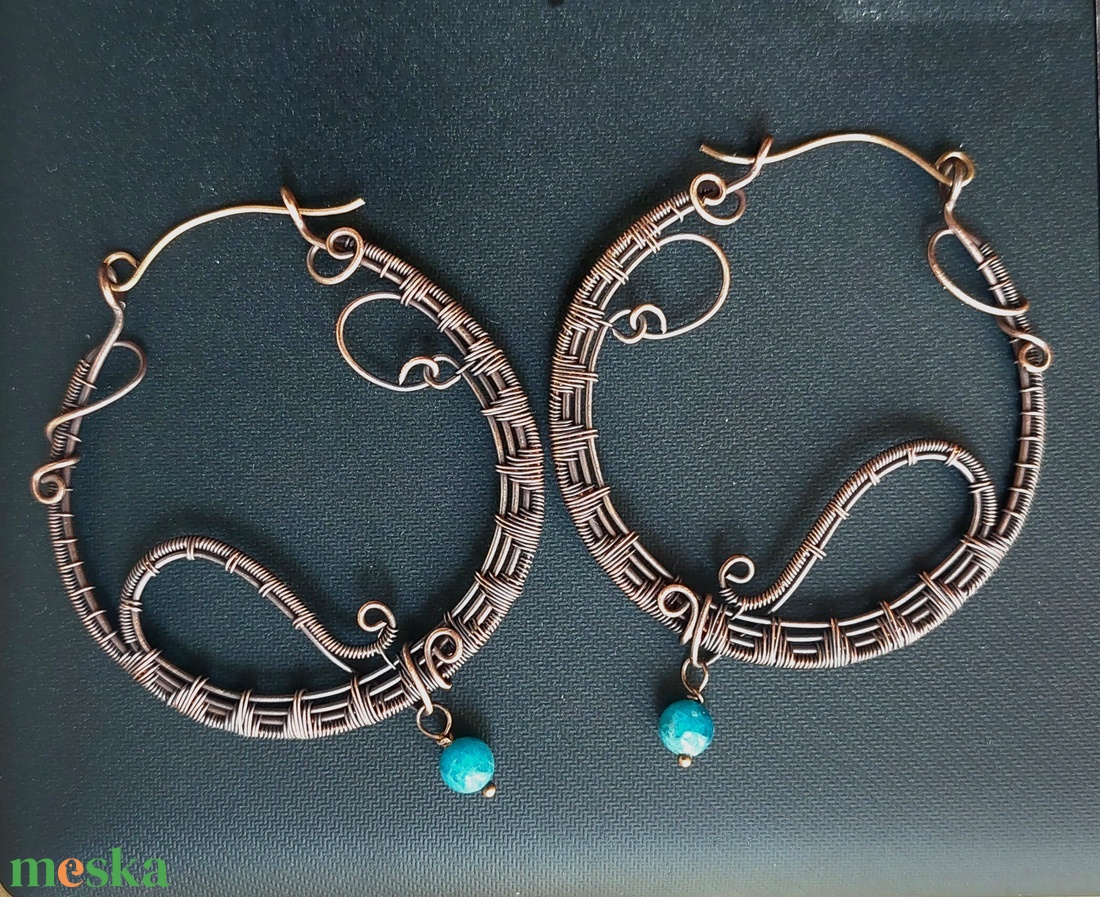 Nagy vörösréz karika fülbevaló apatit ásvány kövekkel - ékszer - fülbevaló - karika fülbevaló - Meska.hu