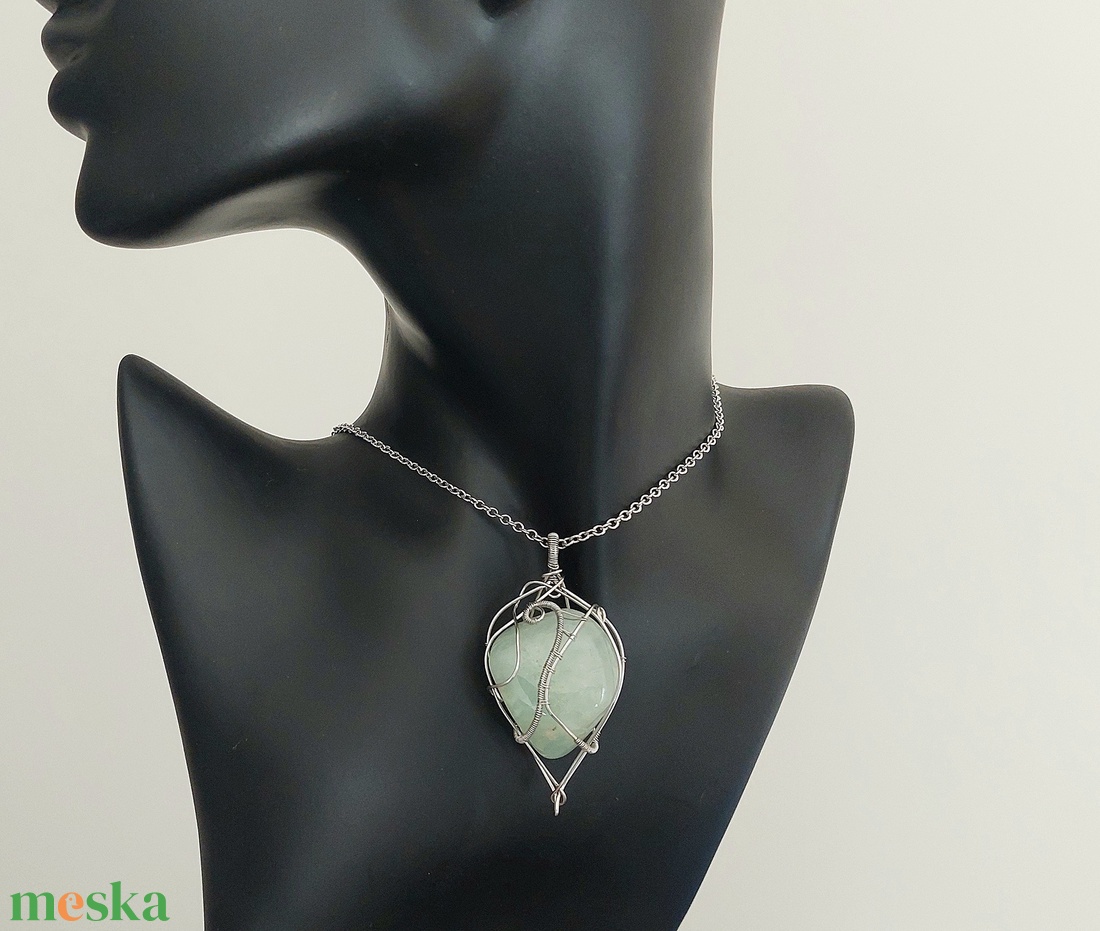 Acél nyaklánc prehnit ásvány kővel - ékszer - nyaklánc - medálos nyaklánc - Meska.hu