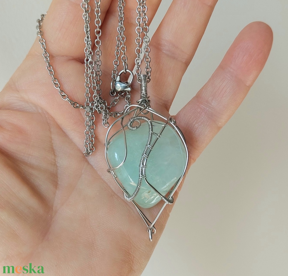 Acél nyaklánc prehnit ásvány kővel - ékszer - nyaklánc - medálos nyaklánc - Meska.hu