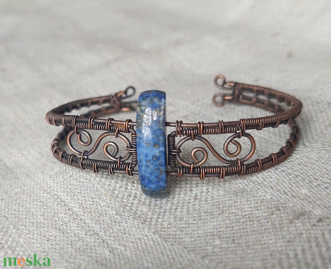 Merev vörösréz karkötő lápis lazuli ásvány kővel - ékszer - karkötő - karperec - Meska.hu