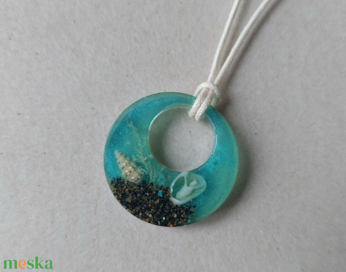 Tengerpart műgyanta nyaklánc - ékszer - nyaklánc - medálos nyaklánc - Meska.hu