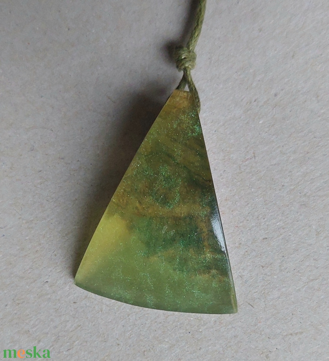 Halványzöld műgyanta nyaklánc olajfával - ékszer - nyaklánc - medálos nyaklánc - Meska.hu