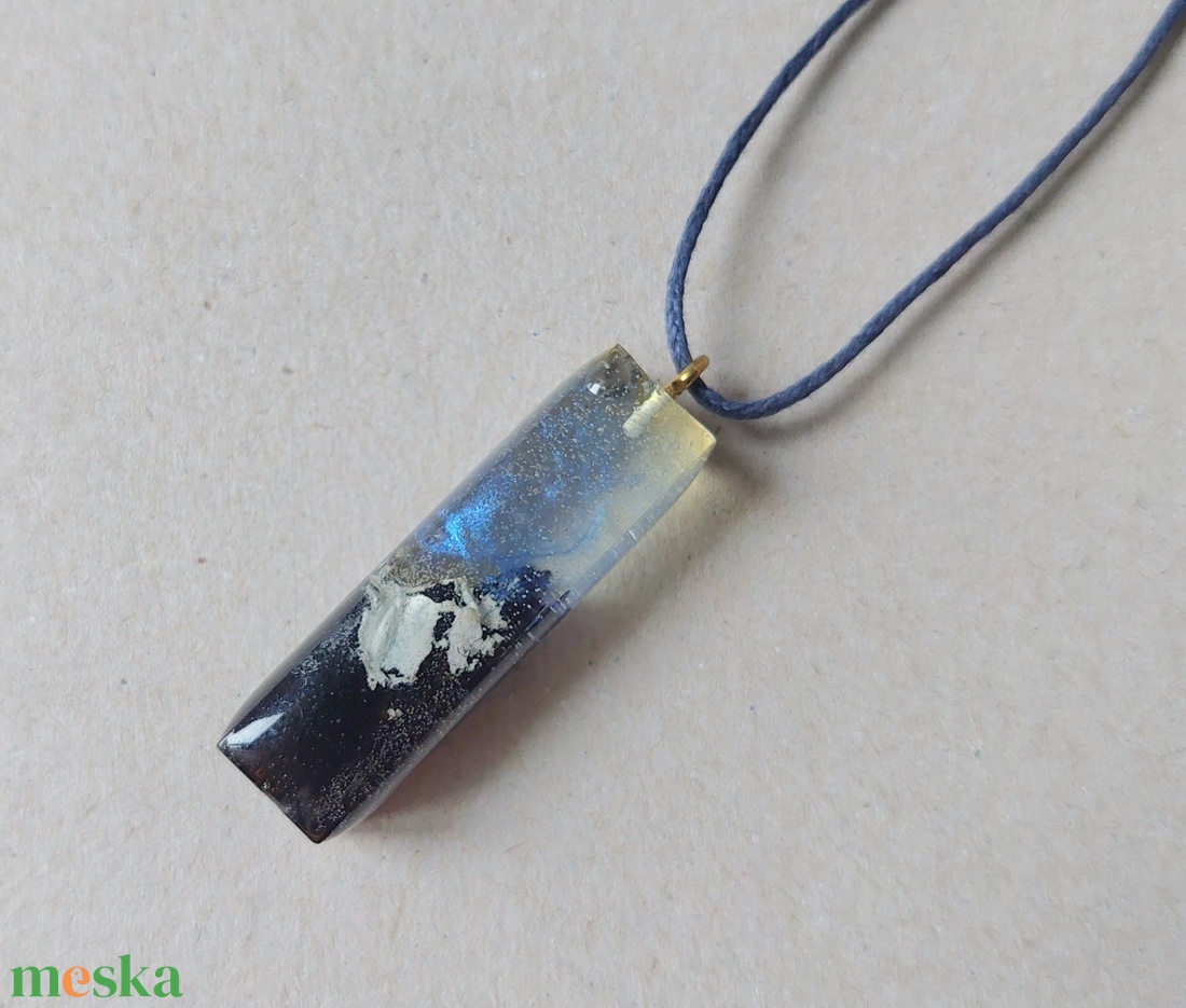 Havas hegytető műgyanta nyaklánc  - ékszer - nyaklánc - medálos nyaklánc - Meska.hu