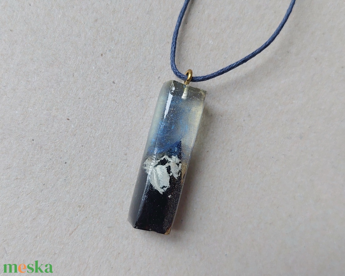 Havas hegytető műgyanta nyaklánc  - ékszer - nyaklánc - medálos nyaklánc - Meska.hu