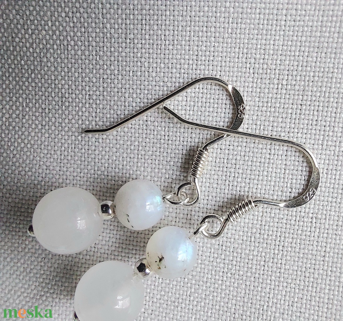Sterling ezüst fülbevaló holdkő és hókvarc ásványokkal - esküvő - ékszer - fülbevaló - Meska.hu