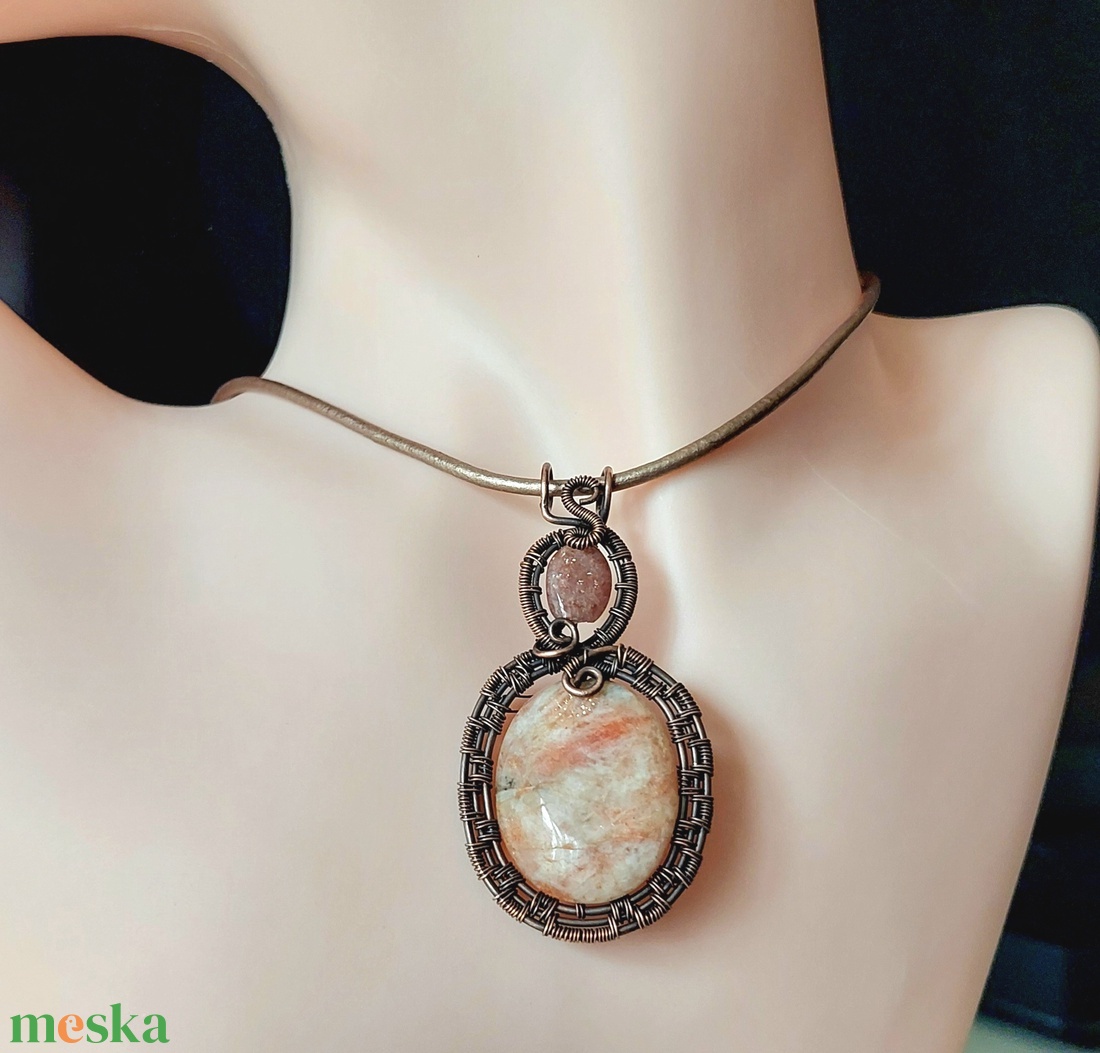 Vörösréz nyaklánc napkővel és eper kvarccal - ékszer - nyaklánc - medálos nyaklánc - Meska.hu