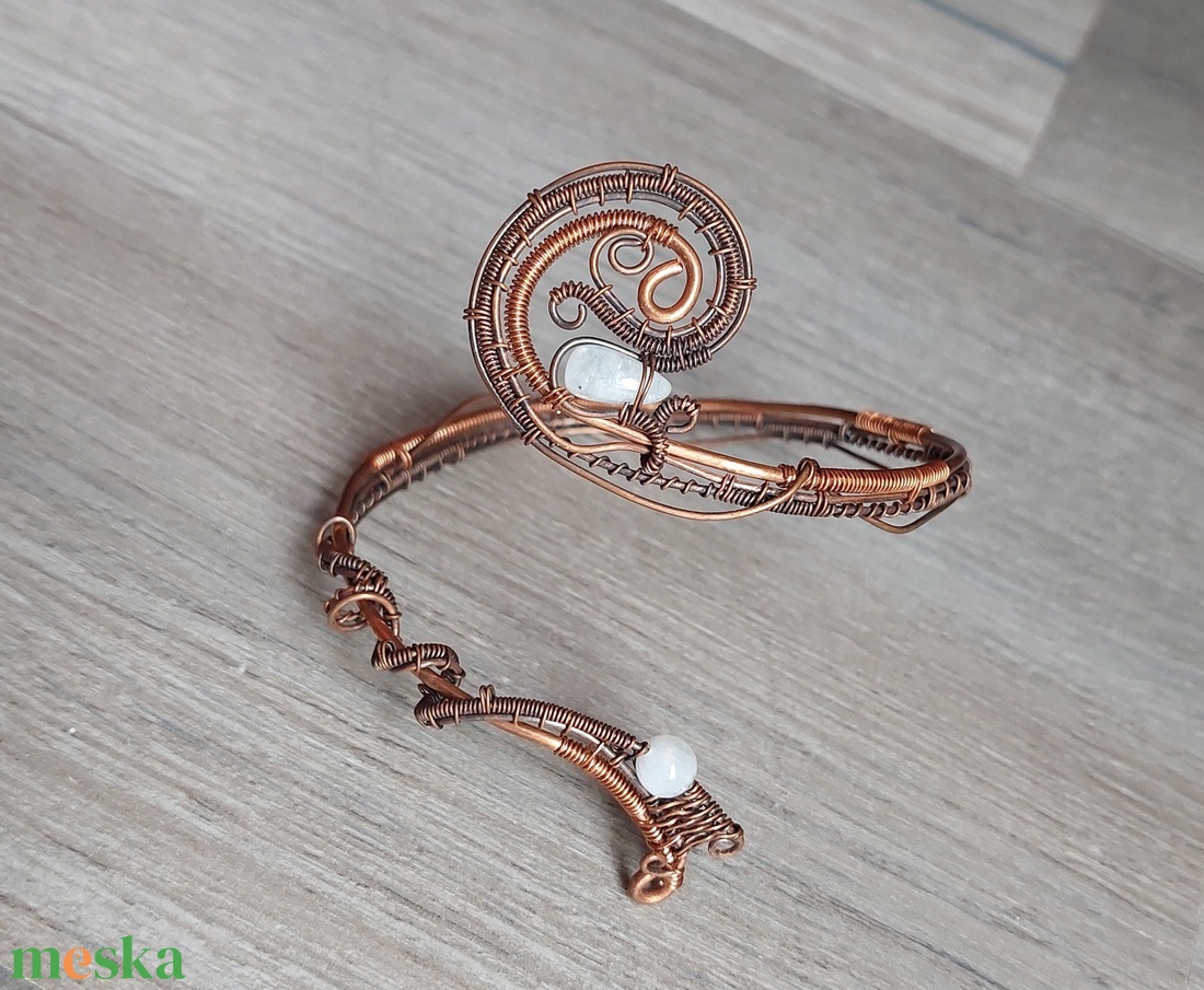 Vörösréz merev karkötő holdkő ásvány kövekkel - ékszer - karkötő - karperec - Meska.hu