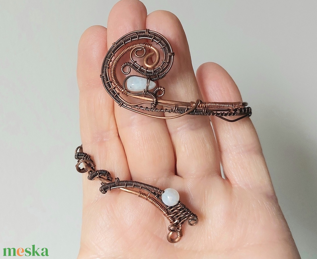 Vörösréz merev karkötő holdkő ásvány kövekkel - ékszer - karkötő - karperec - Meska.hu