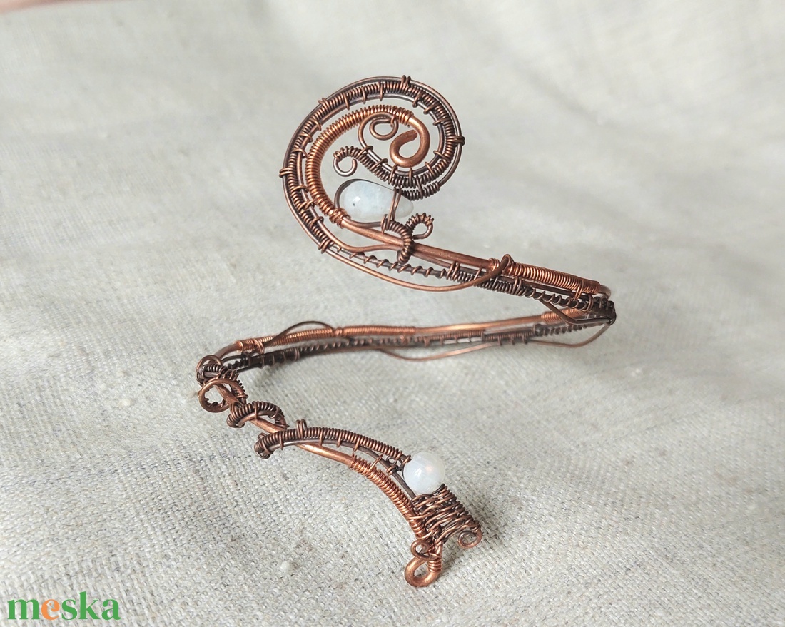 Vörösréz merev karkötő holdkő ásvány kövekkel - ékszer - karkötő - karperec - Meska.hu