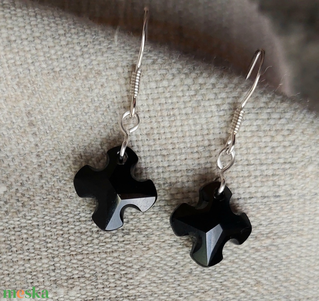 Sterling ezüst fülbevaló fekete swarovski kristállyal - ékszer - fülbevaló - lógó fülbevaló - Meska.hu