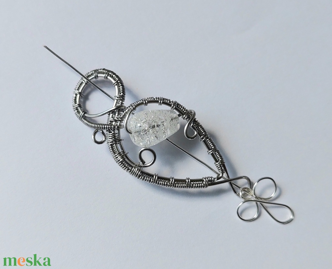 Acél bross roppantott hegyikristály ásvánnyal - ékszer - kitűző és bross - Meska.hu
