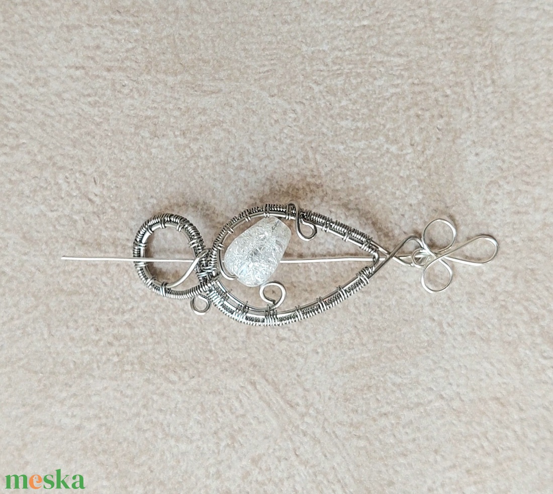 Acél bross roppantott hegyikristály ásvánnyal - ékszer - kitűző és bross - Meska.hu