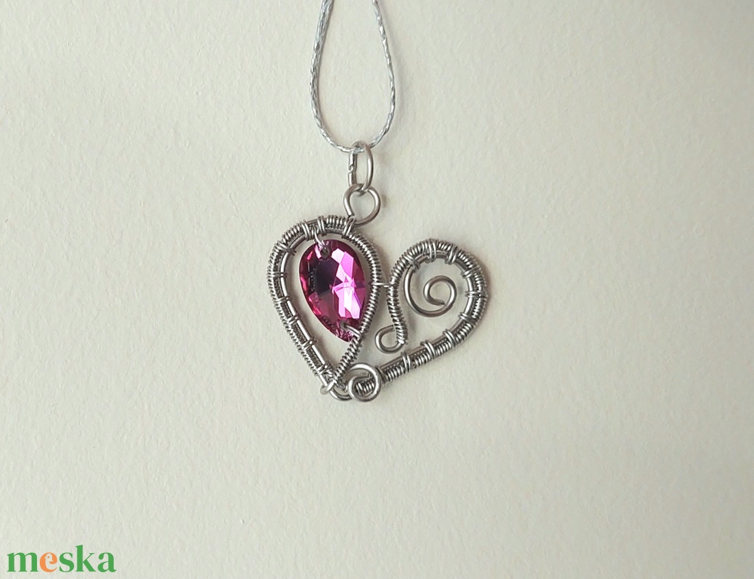 Acél szív nyaklánc swarovski kristállyal - ékszer - nyaklánc - medálos nyaklánc - Meska.hu