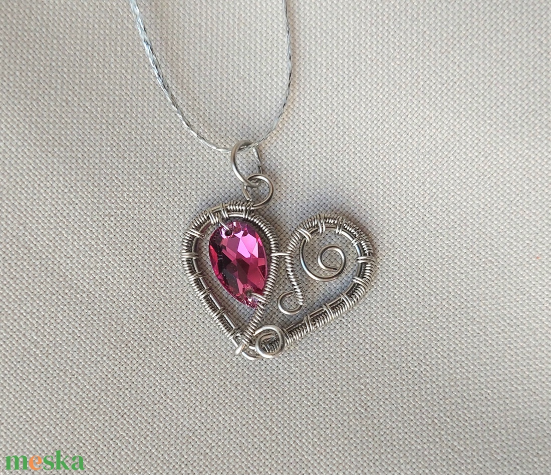 Acél szív nyaklánc swarovski kristállyal - ékszer - nyaklánc - medálos nyaklánc - Meska.hu