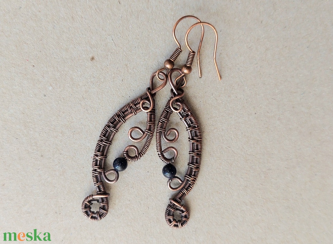 Vörösréz fülbevaló kék napkővel - ékszer - fülbevaló - lógó fülbevaló - Meska.hu